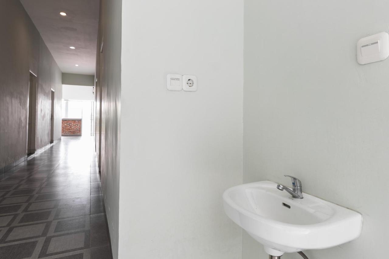 Reddoorz Plus Near Rs Usu Medan 2 Exterior photo