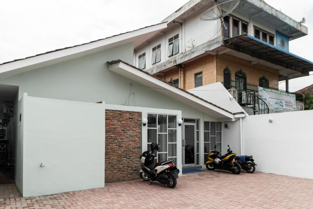 Reddoorz Plus Near Rs Usu Medan 2 Exterior photo